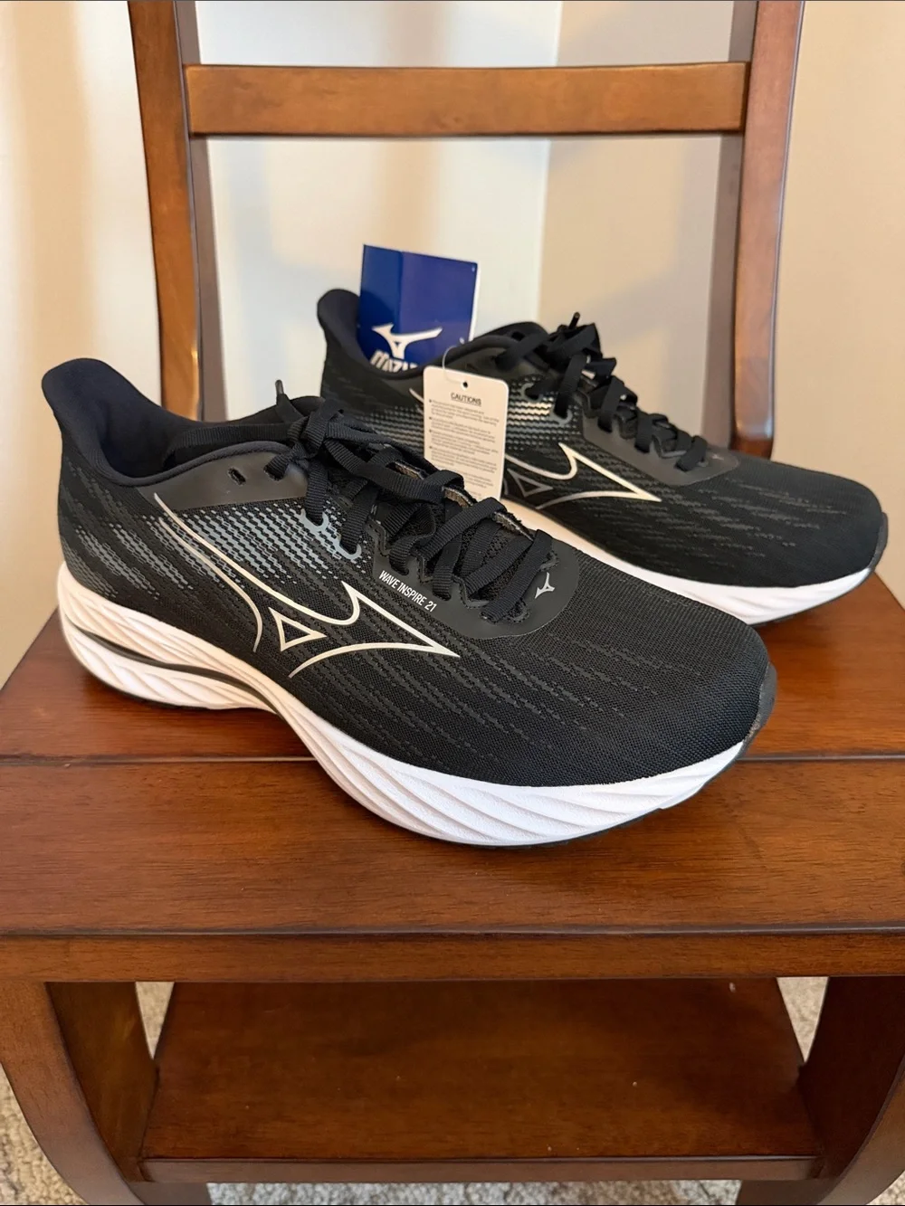 Mizuno Black Running Shoes with White Midsole
